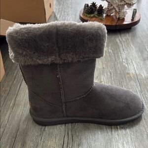 NWT Gray Suede Fur-Lined Women's Boots